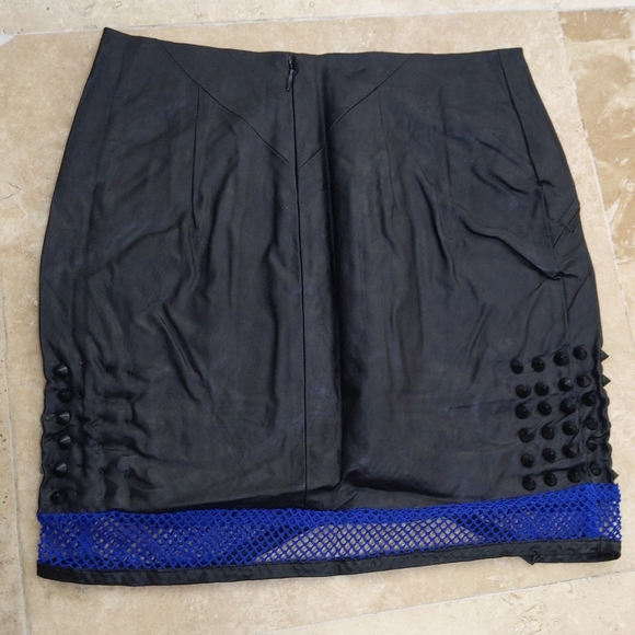 NEW English Rose Black Faux Leather Spiked Miniskirt Blue Fishnet - Picture 3 of 5